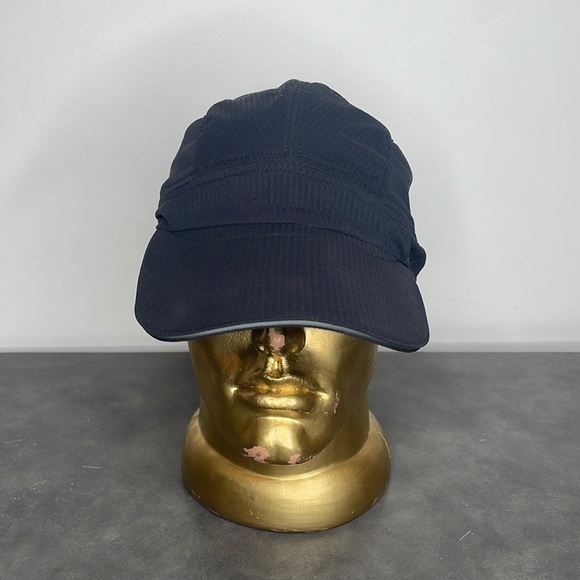 Lululemon Race to Place Hat in Black - Picture 1 of 5